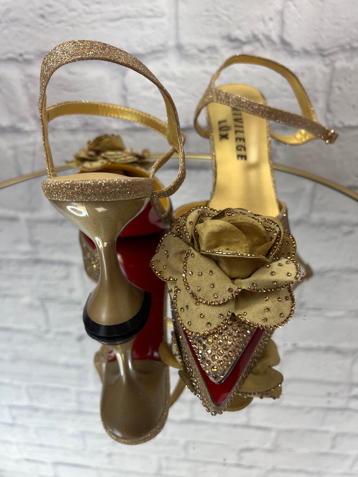 Gold women fashion shoe