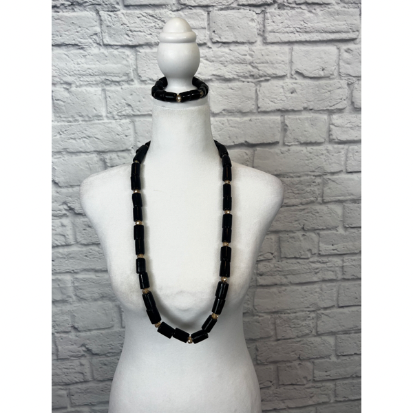 African cultural neck beads with bracelet