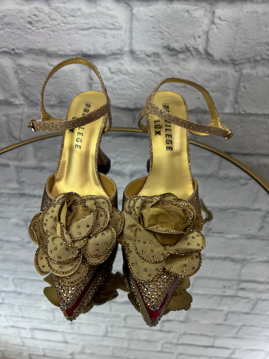 Gold women fashion shoe